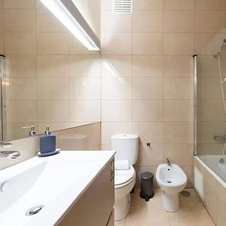 Apartamento Spacious With Parking At Serralves Oporto