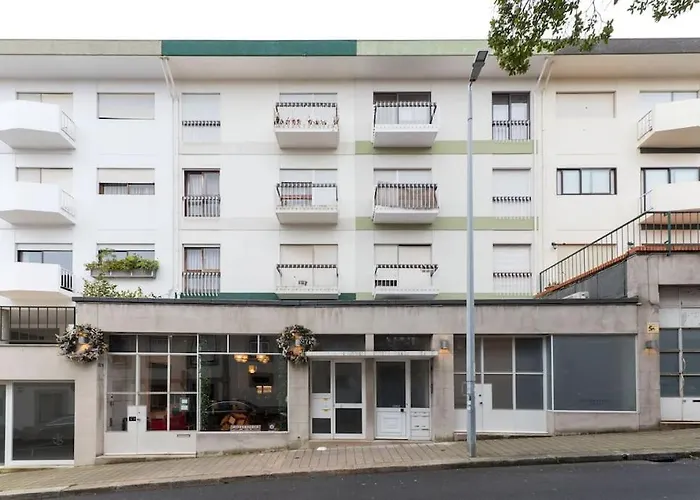 Spacious With Parking At Serralves *