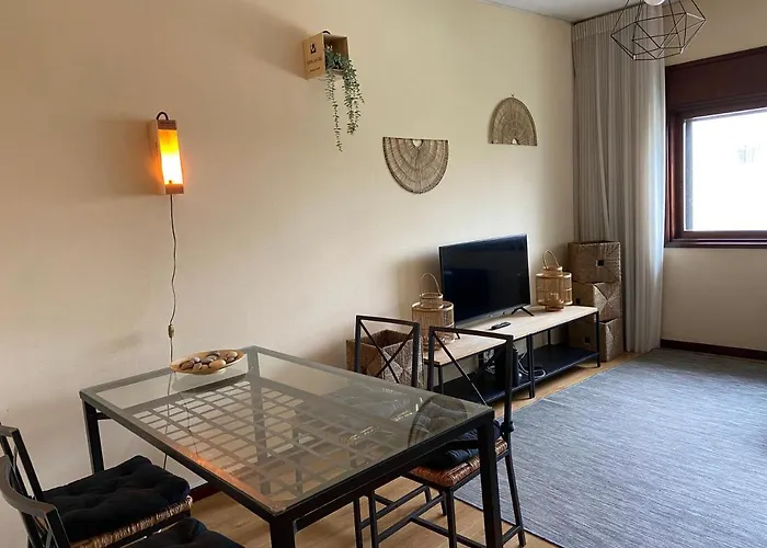 Spacious With Parking At Serralves Daire