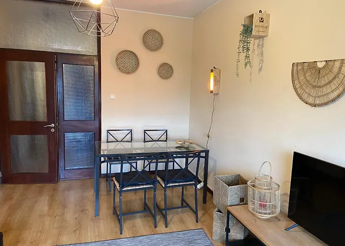 Spacious With Parking At Serralves