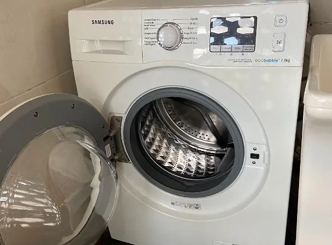 Spacious With Parking At Serralves * Oporto